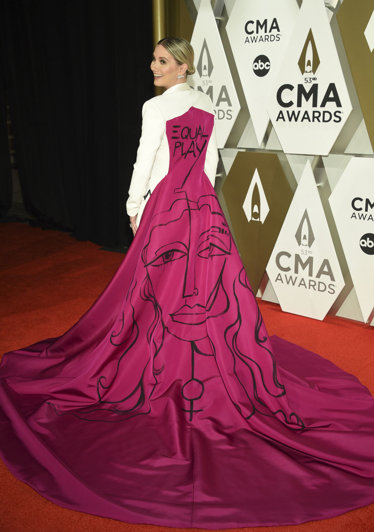 53rd Annual CMA Awards - Arrivals